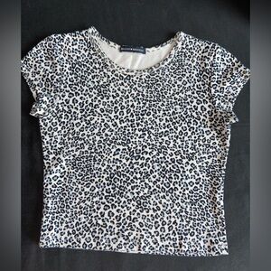 💗Brandy Melville - Animal print tee shirt